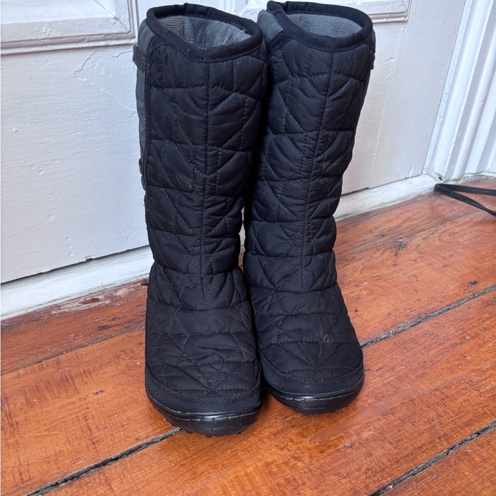 Columbia Black Quilted Winter Ankle Boots